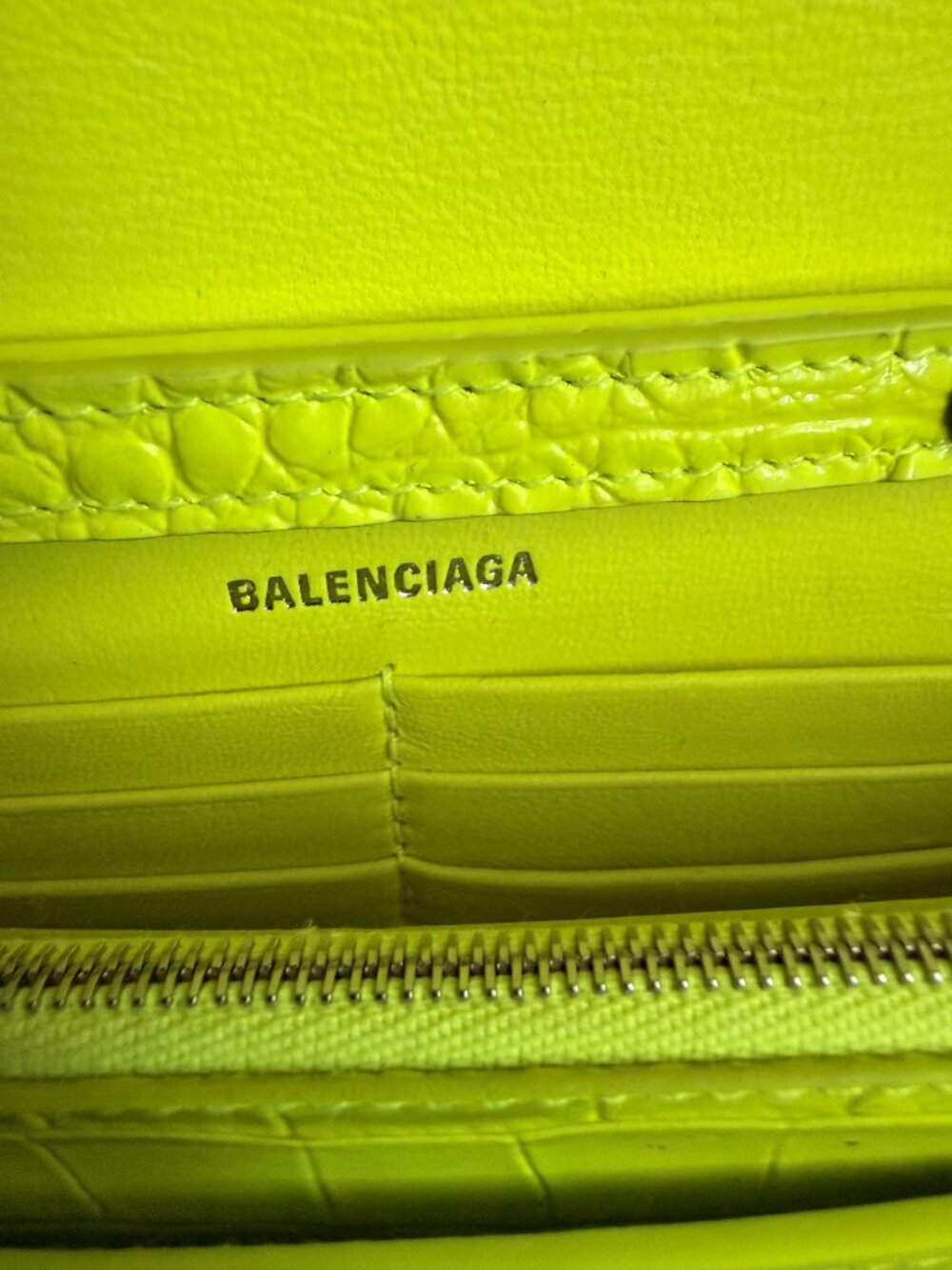 Balenciaga Hourglass Wallet On Chain - Picture 8 of 12